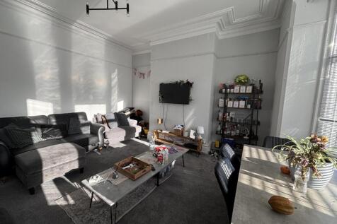 Bright, well-presented living room with large w...