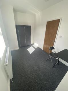 Bright and tidy single bedroom featuring a larg...