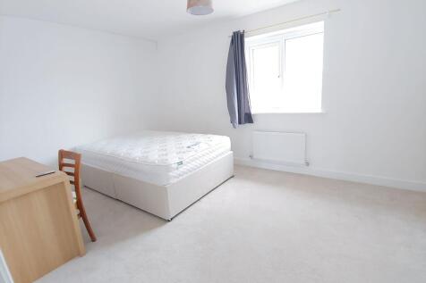 Bright, minimally furnished double bedroom with...