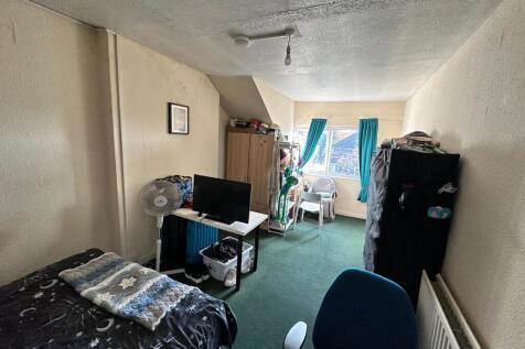 A spacious and well-lit double bedroom featurin...