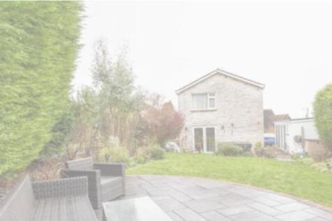 A spacious and well-maintained garden, perfect ...
