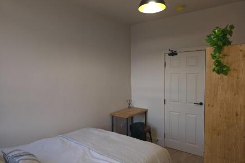 Neat furnished bedroom with a comfortable singl...