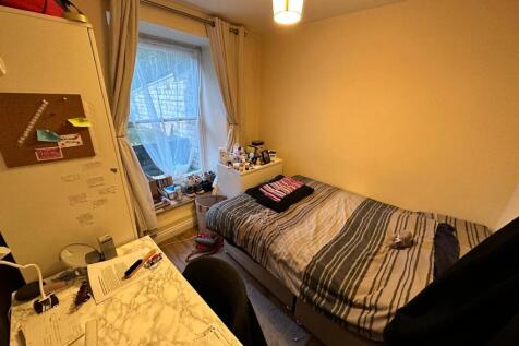 A cozy and well-organized double bedroom featur...