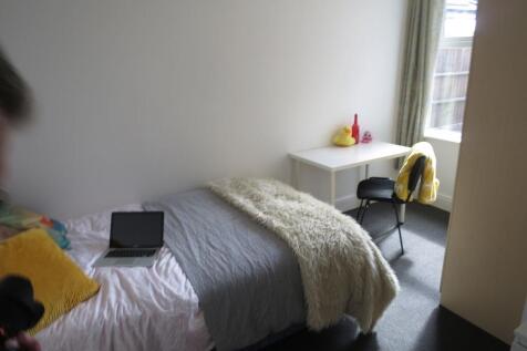 Bright, tidy single bedroom with a comfortable ...