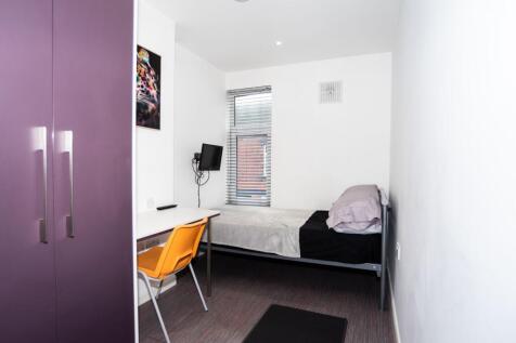 Bright, neatly presented single bedroom with a ...
