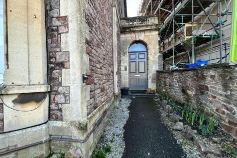 Attractive stone-built entrance with an arched ...