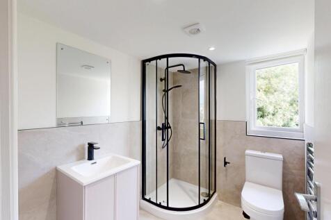Modern and clean bathroom featuring a spacious ...