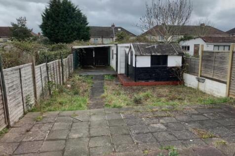 A spacious garden area with potential for outdo...