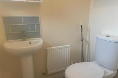 Compact, well-kept bathroom with a modern pedes...