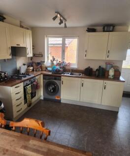 Bright, modern kitchen with cream shaker-style ...