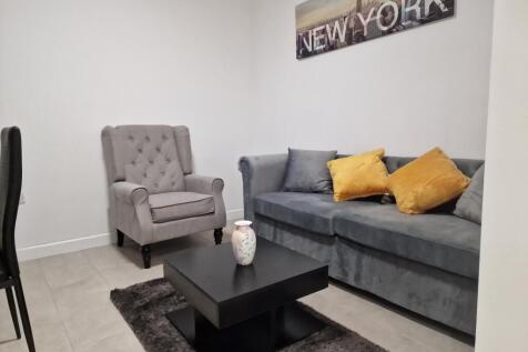 Bright, modern sitting room with a comfortable ...