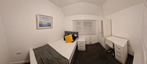 Neat, well¿presented single bedroom with a comf...