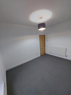 Bright, freshly redecorated double bedroom with...