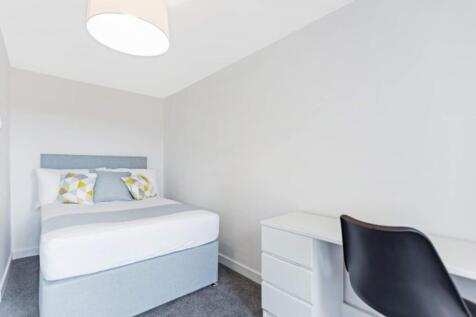 A beautifully presented double bedroom featurin...