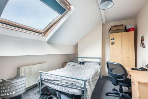 Bright attic-style double bedroom with a large ...