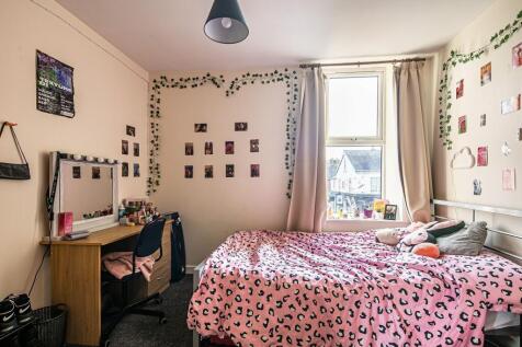 Bright, cosy bedroom with a large window, cheer...
