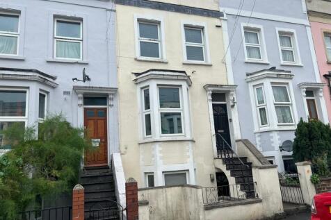 Terraced Victorian-style street with three-stor...