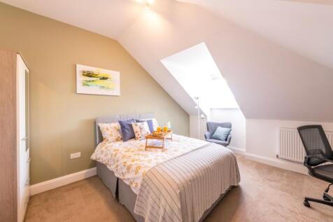 Bright, airy double bedroom in a loft space wit...