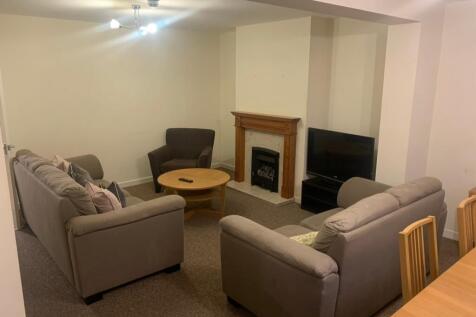 A spacious and inviting large modern living roo...