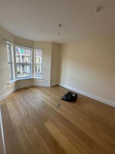 Bright room with large bay window and attractiv...