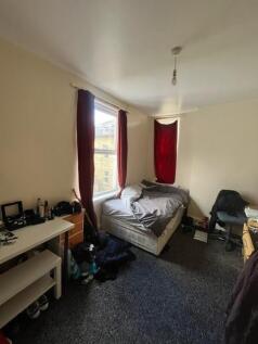 Bright double bedroom with two sash-style windo...