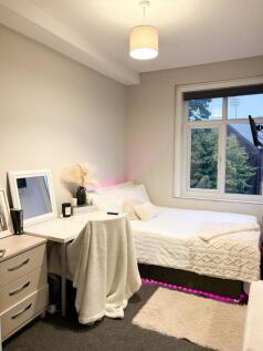 Bright, neatly presented single bedroom with a ...