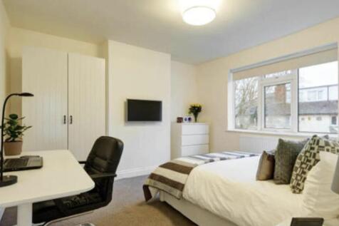 Bright, neatly furnished double bedroom with a ...
