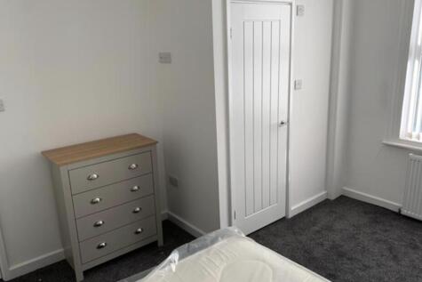 Neat, neutral double bedroom with fitted storag...