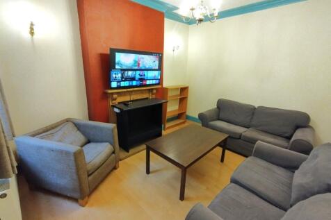 Warm, well-furnished living room with comfortab...