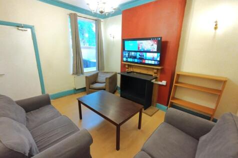 Bright, well-kept living room with comfortable ...