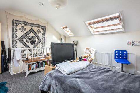 Bright attic double bedroom with skylights, cos...