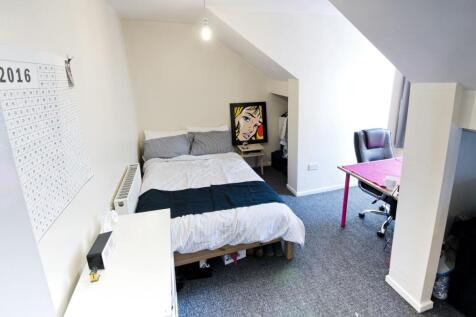 Bright, well-kept double bedroom with a comfort...