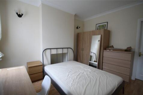 Bright, simply furnished double bedroom with a ...