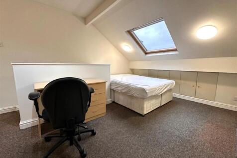 Bright attic single bedroom with a skylight, bu...