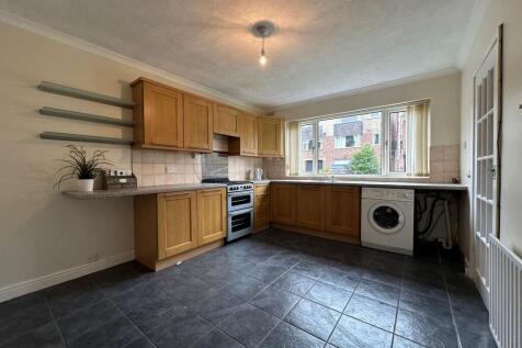 Bright kitchen with abundant counter space, woo...
