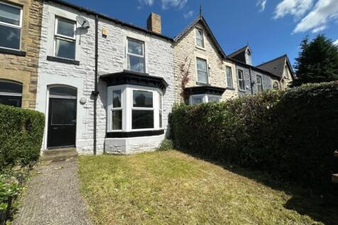 Sunny traditional terraced house with a neat fr...