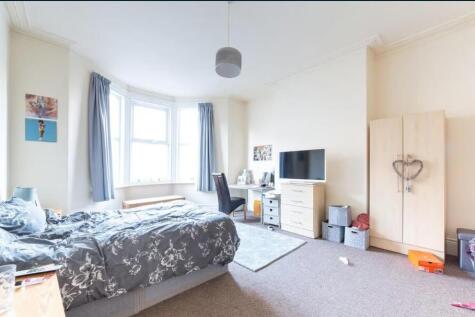 Bright, well-lit double bedroom with a bay wind...