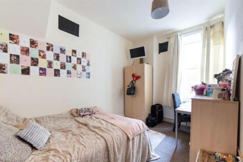Bright, cosy bedroom with a comfortable bed, de...