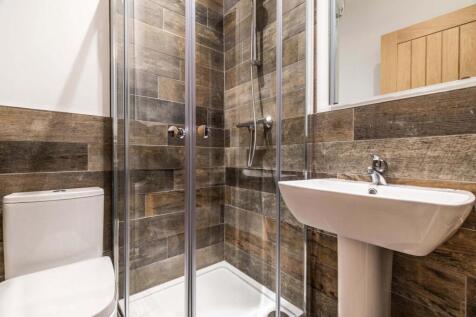 Modern bathroom with a tiled shower enclosure, ...
