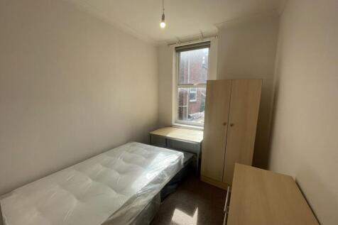 Neat single bedroom with a ready-made mattress,...