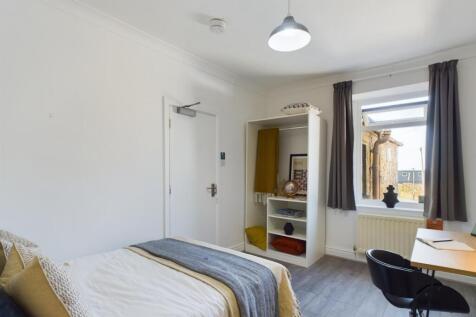 A bright and inviting double bedroom featuring ...