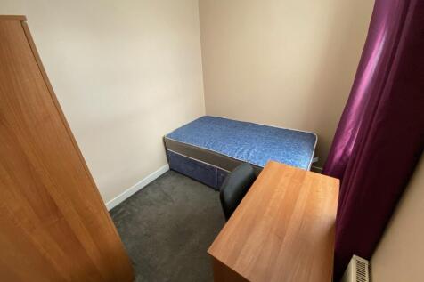 A tidy and inviting single bedroom with essenti...