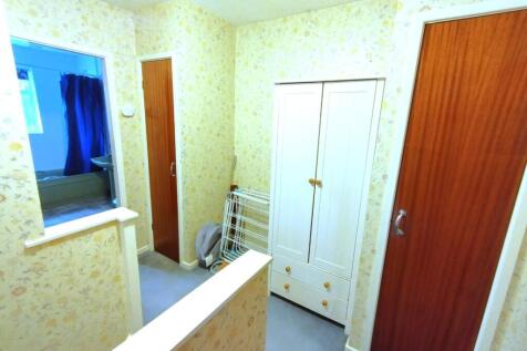 Bright landing with floral wallpaper, built-in ...