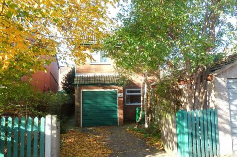 Charming detached house front with a single gar...