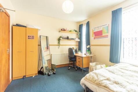 Cozy and inviting double bedroom featuring a co...