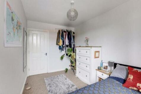 A cozy and inviting double bedroom featuring a ...