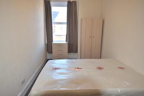 This inviting double bedroom features ample spa...