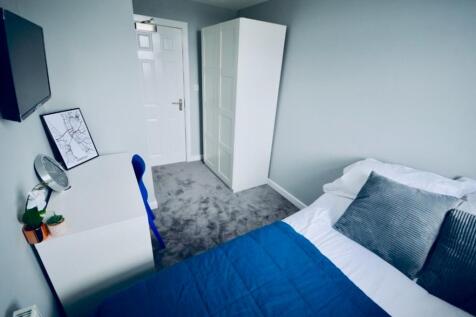 A stylish and inviting double bedroom featuring...