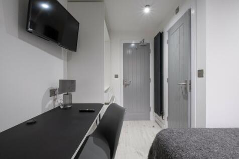 This charming double bedroom offers a cozy retr...