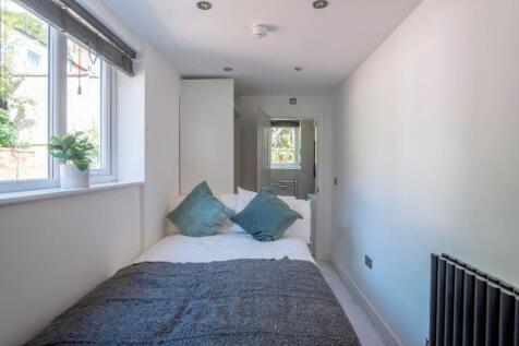 Cozy and inviting double bedroom featuring ampl...
